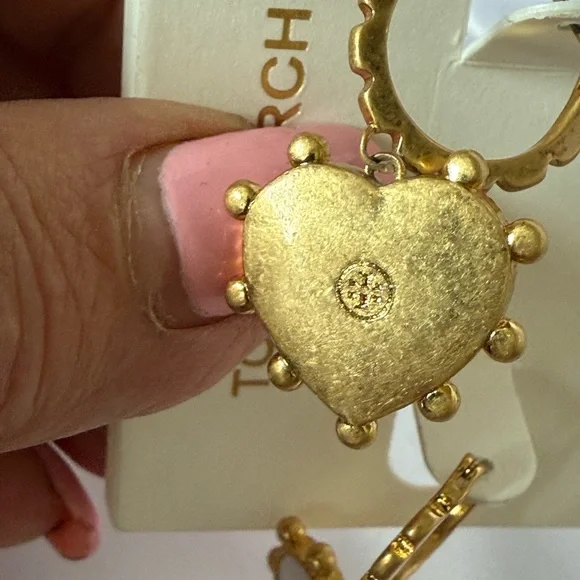 ❌Price Drop ❌NWOT Tory Burch Gold and White Pearly Heart Earrings. - Picture 6 of 9
